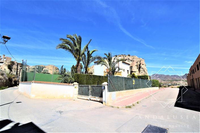 Image No.58-3 Bed Property for sale