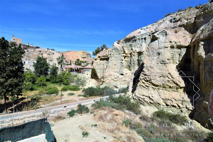 Image No.60-3 Bed Property for sale