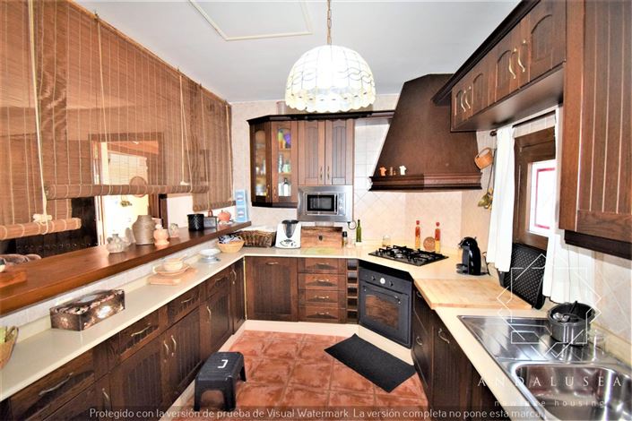 Image No.13-3 Bed Property for sale