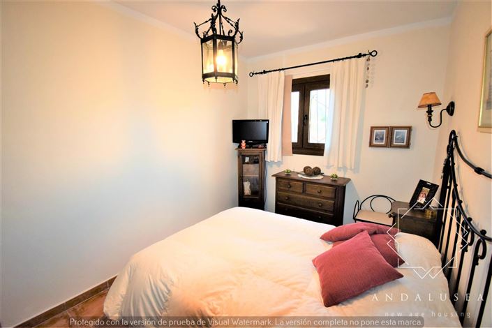 Image No.21-3 Bed Property for sale