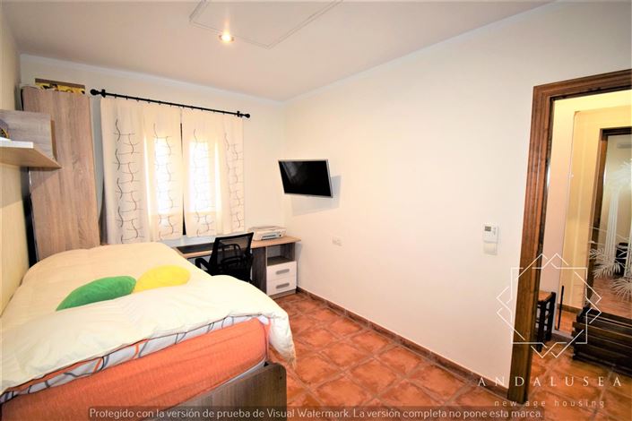 Image No.26-3 Bed Property for sale