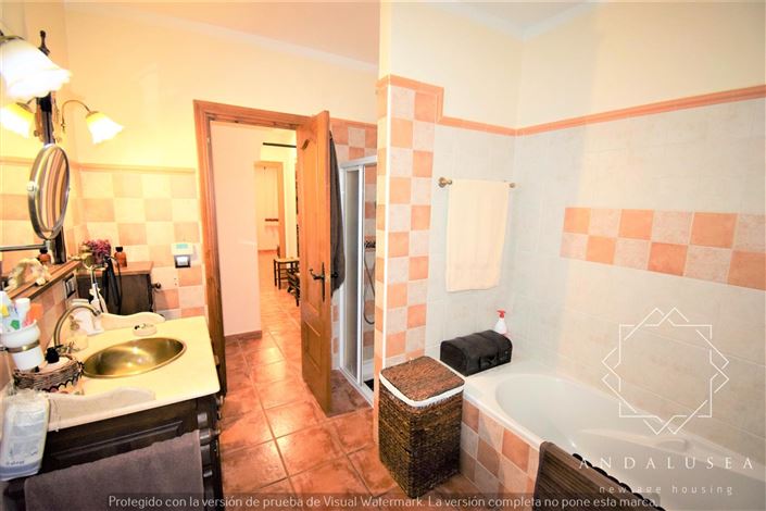 Image No.38-3 Bed Property for sale