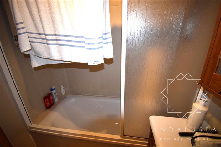 Image No.18-3 Bed Property for sale