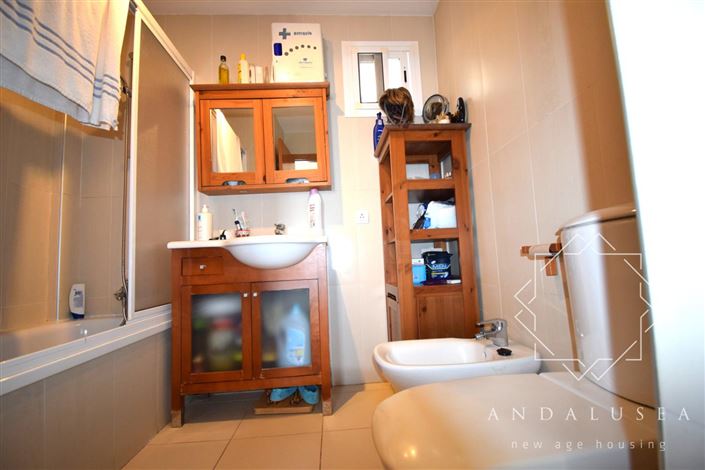 Image No.19-3 Bed Property for sale