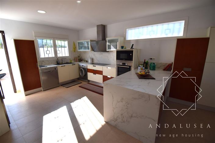 Image No.11-3 Bed Property for sale