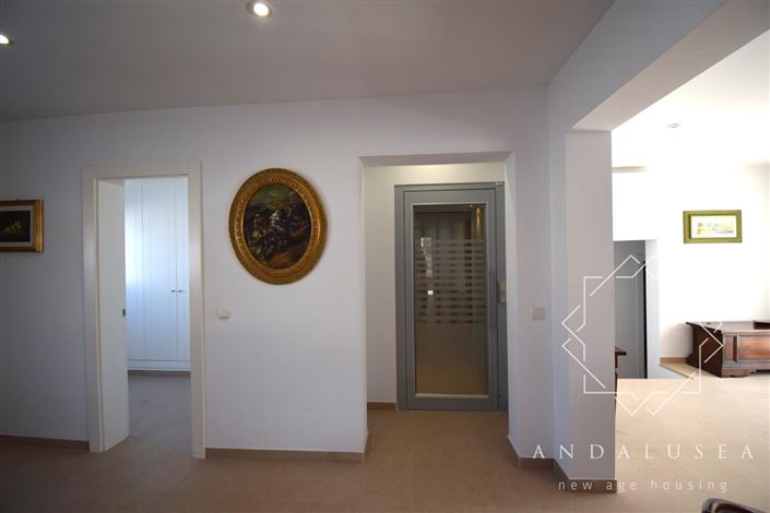 Image No.15-3 Bed Property for sale