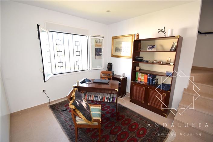 Image No.25-3 Bed Property for sale