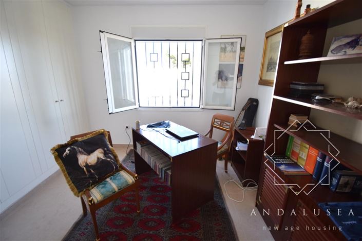 Image No.26-3 Bed Property for sale