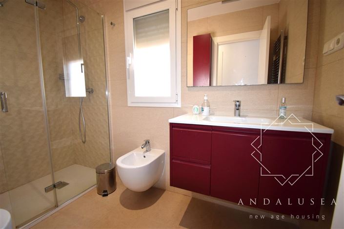 Image No.35-3 Bed Property for sale