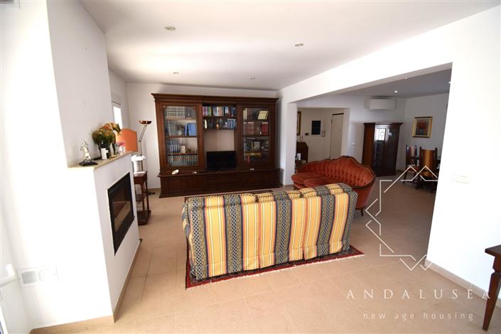 Image No.6-3 Bed Property for sale