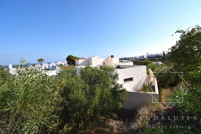 Image No.55-3 Bed Property for sale