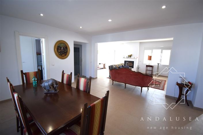 Image No.8-3 Bed Property for sale