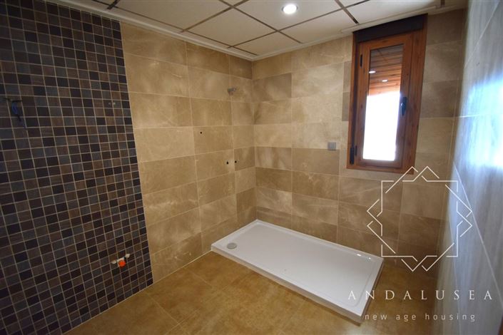 Image No.12-5 Bed Property for sale