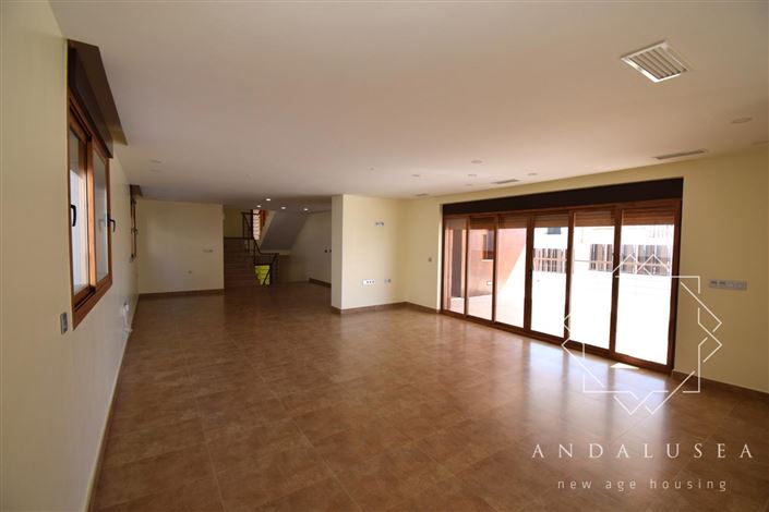 Image No.16-5 Bed Property for sale