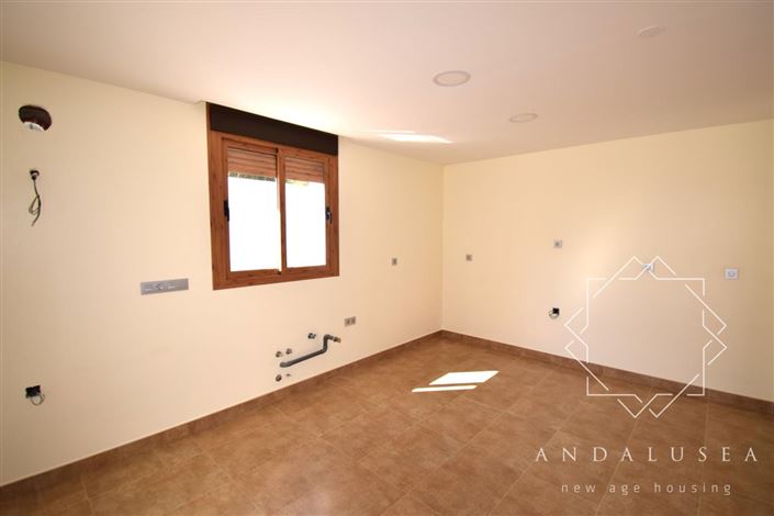 Image No.17-5 Bed Property for sale