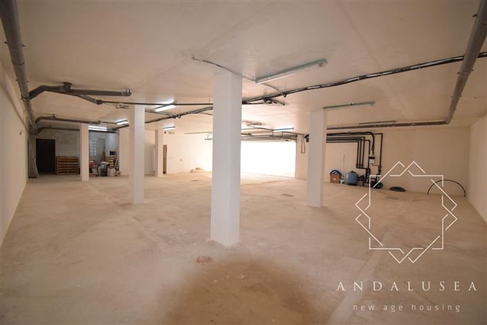 Image No.28-5 Bed Property for sale