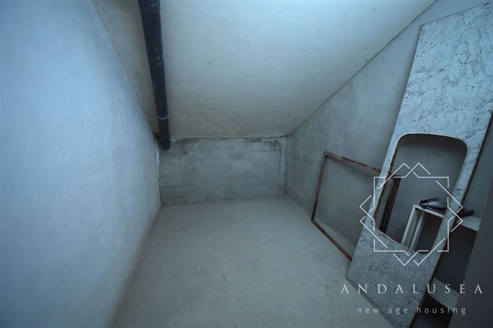 Image No.29-5 Bed Property for sale