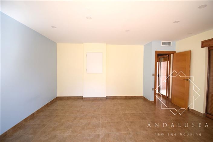 Image No.48-5 Bed Property for sale