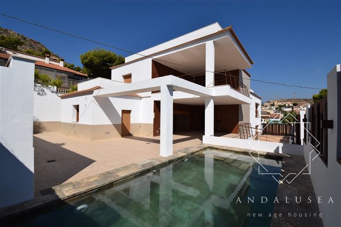 Image No.5-5 Bed Property for sale