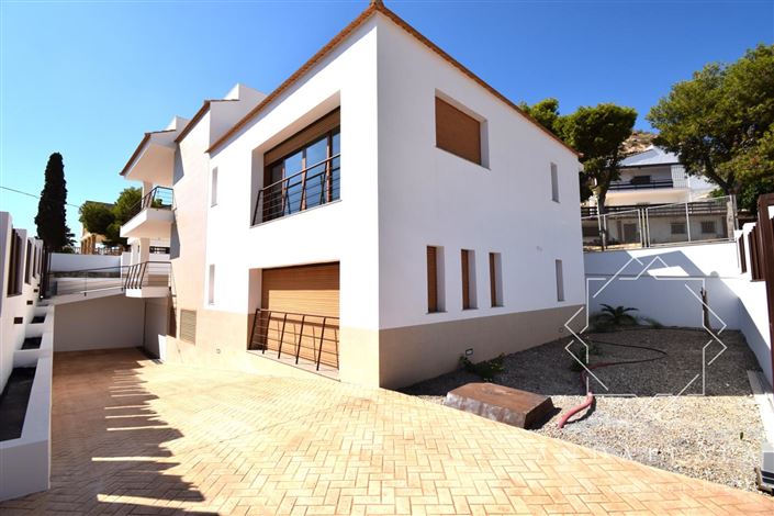 Image No.6-5 Bed Property for sale