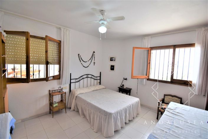 Image No.11-8 Bed Property for sale