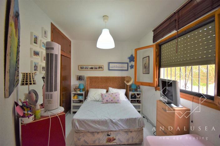 Image No.17-8 Bed Property for sale