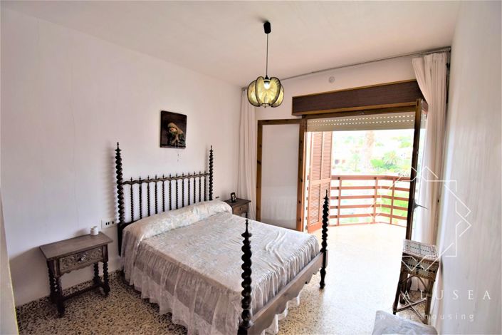 Image No.19-8 Bed Property for sale