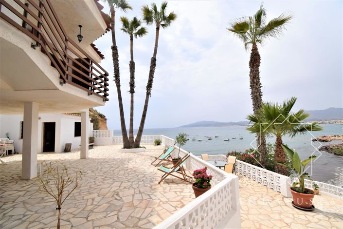 Image No.2-8 Bed Property for sale