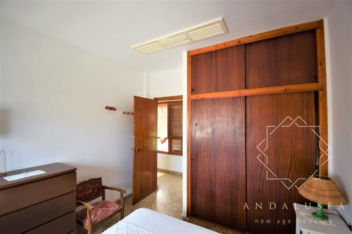 Image No.23-8 Bed Property for sale