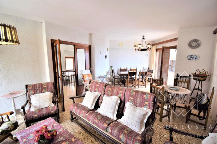 Image No.34-8 Bed Property for sale