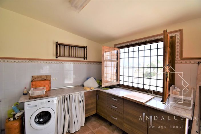 Image No.36-8 Bed Property for sale