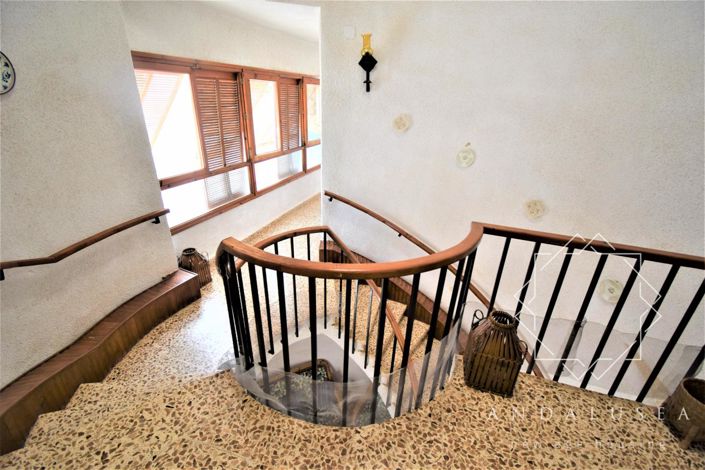 Image No.38-8 Bed Property for sale