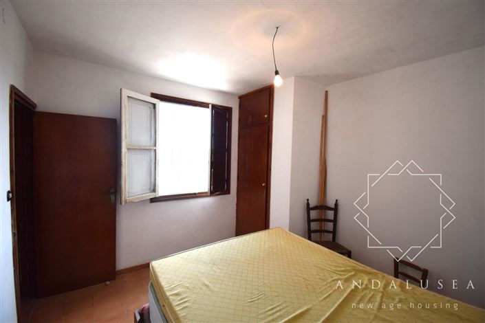 Image No.12-2 Bed Property for sale