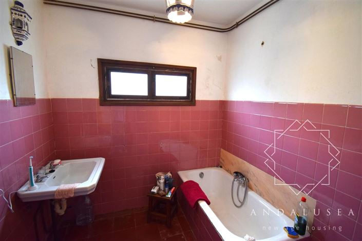 Image No.16-2 Bed Property for sale