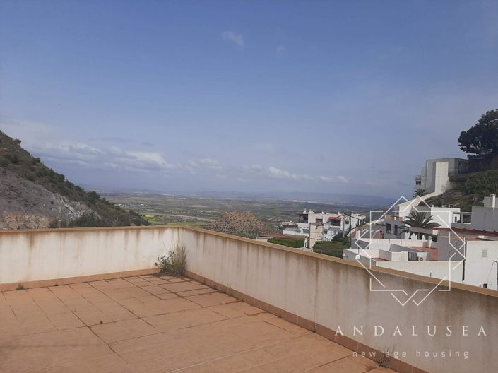 Image No.1-4 Bed Property for sale