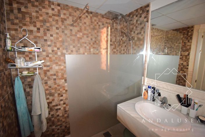 Image No.18-2 Bed Property for sale