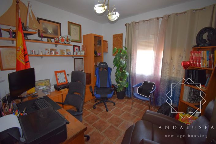 Image No.24-4 Bed Property for sale