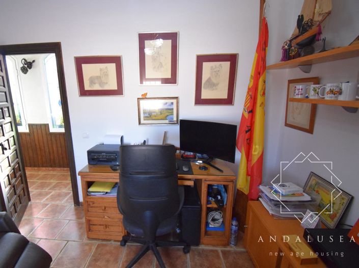 Image No.25-4 Bed Property for sale