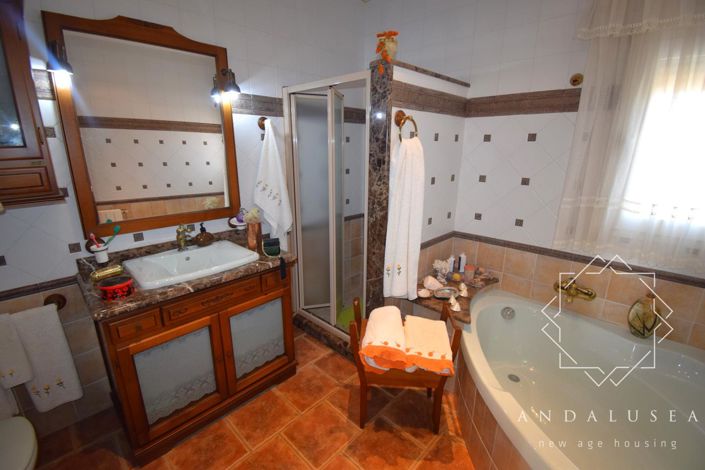 Image No.30-4 Bed Property for sale