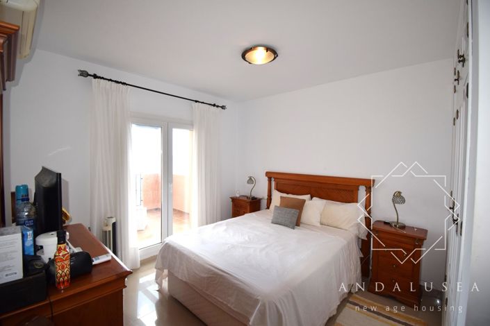 Image No.12-4 Bed Property for sale