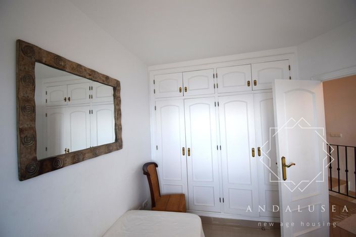 Image No.20-4 Bed Property for sale