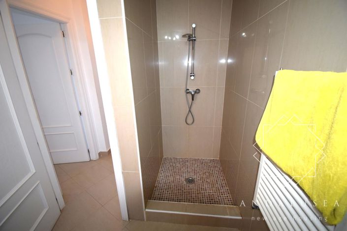 Image No.28-4 Bed Property for sale