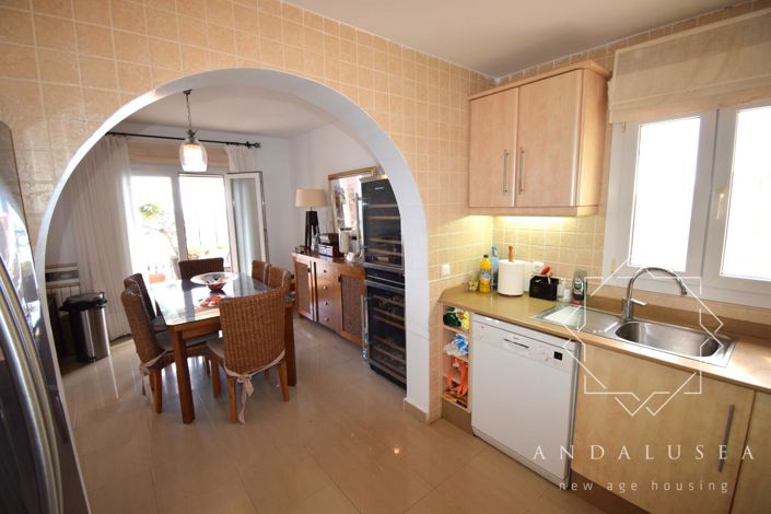 Image No.9-4 Bed Property for sale