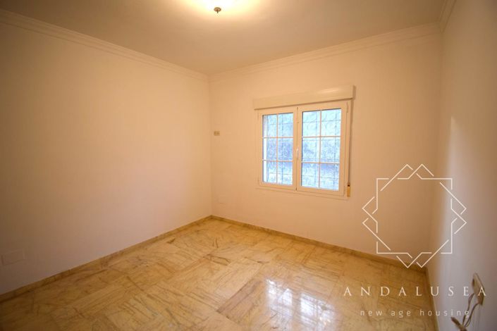 Image No.19-4 Bed Property for sale