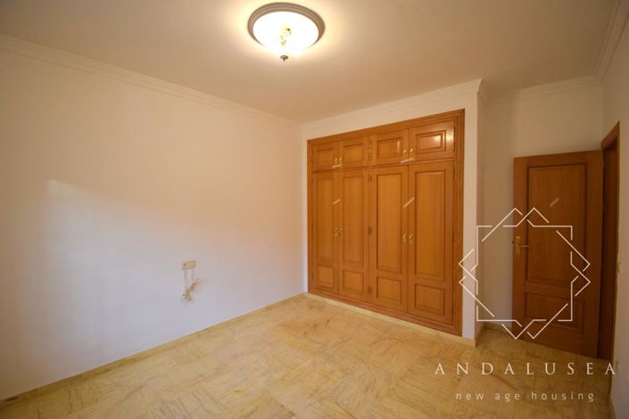 Image No.21-4 Bed Property for sale