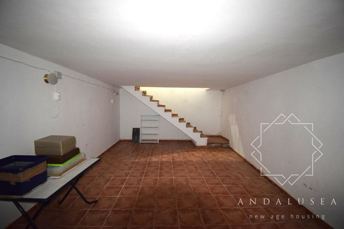 Image No.27-4 Bed Property for sale