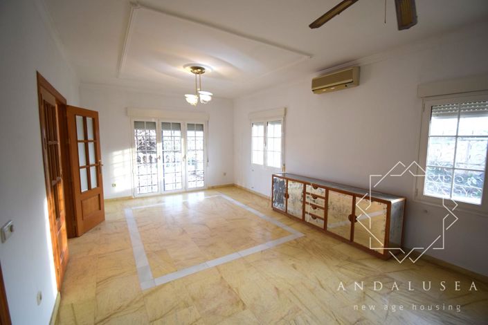 Image No.6-4 Bed Property for sale