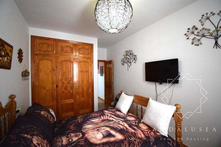 Image No.15-3 Bed Property for sale