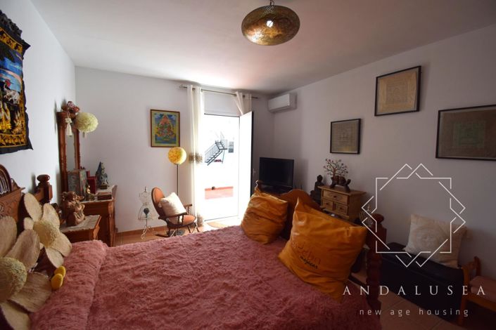 Image No.17-3 Bed Property for sale