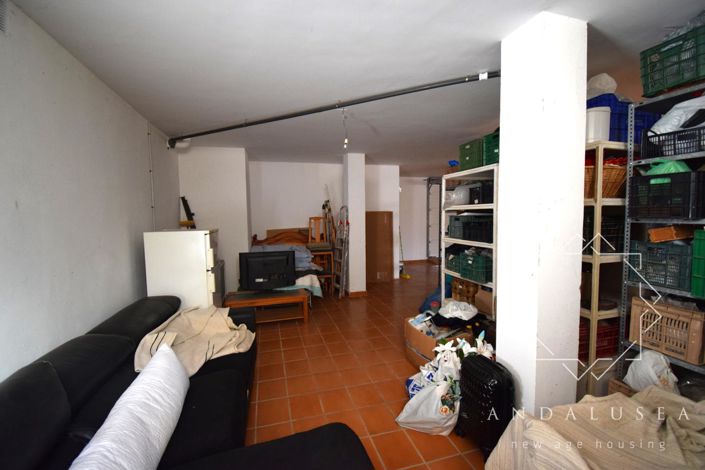 Image No.38-3 Bed Property for sale